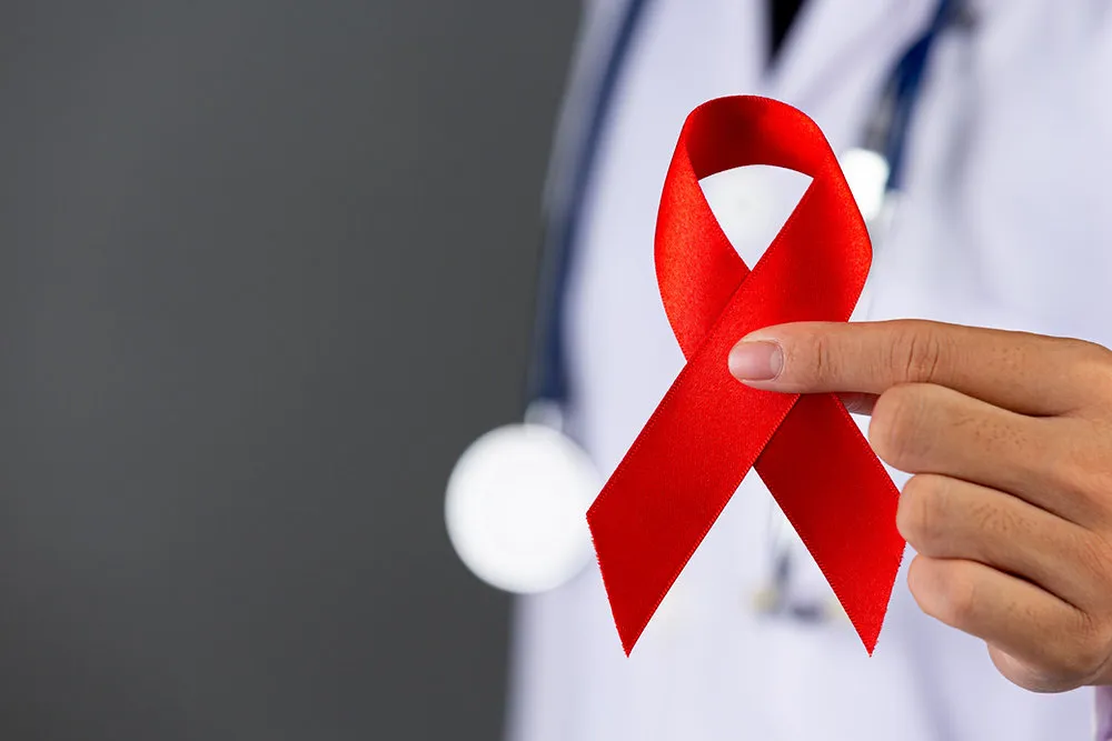 Confusão entre HIV e Aids ainda é comum e piora o sofrimento, afirma especialista 
