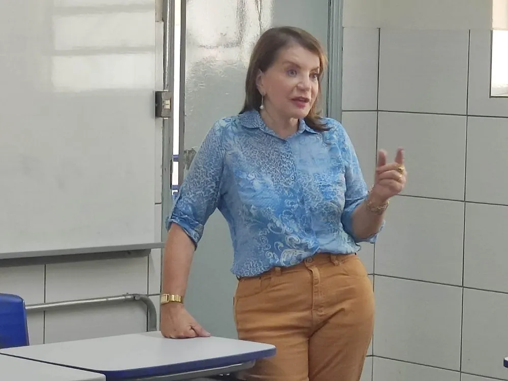 Bebel diz que Lula cumpre promessa ao retomar Mais médicos, garantindo 55 profissionais na RMP