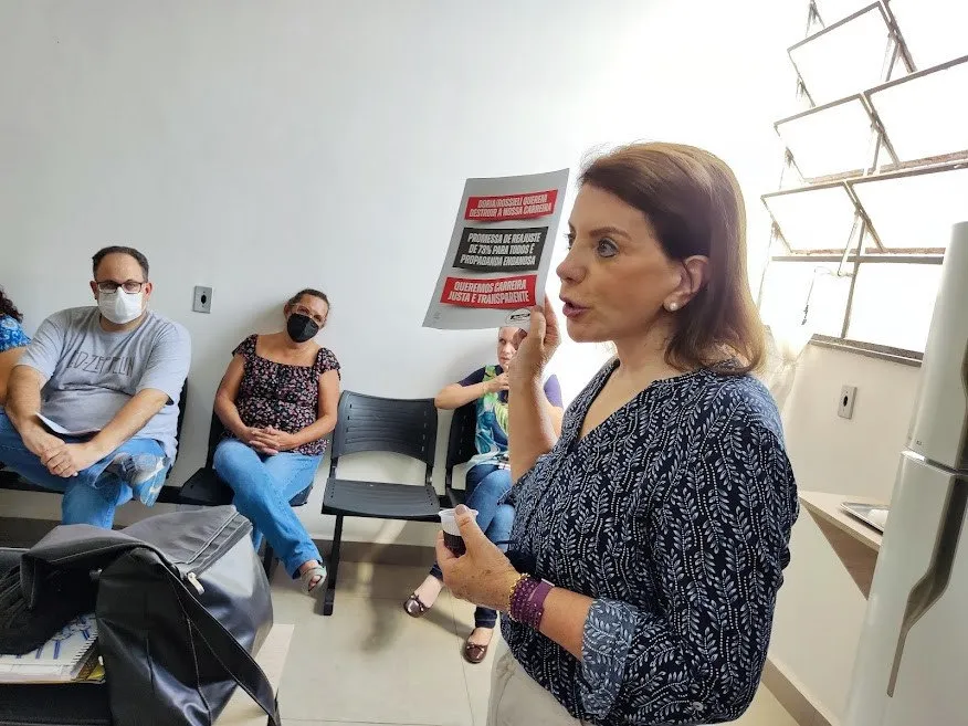 Presidenta da Apeoesp exige suspensão da atribuição de aulas na rede estadual de ensino