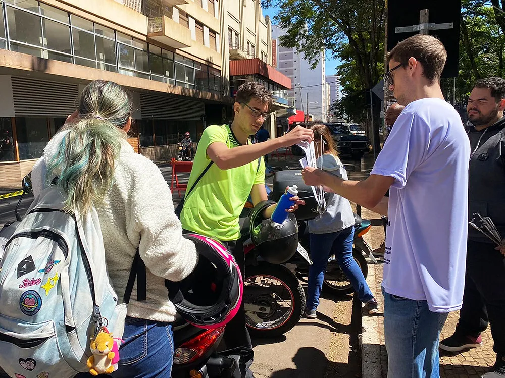 Semana Nacional do Trânsito: Rio Claro (SP) distribuiu 400 antenas anticerol a motociclistas