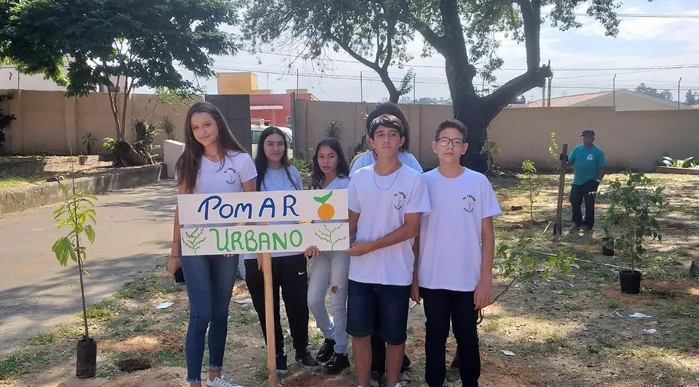 Diretoria de Meio Ambiente de Capivari (SP) cria pomar urbano em escola estadual