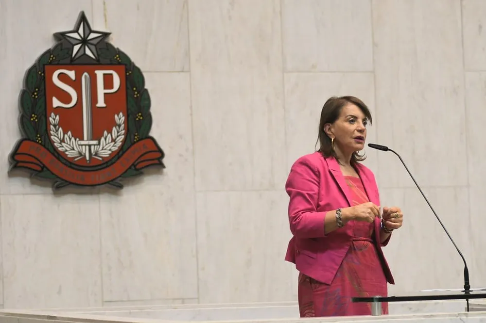 Deputada Professora Bebel propõe lei para ajudar no combate da discriminação sexual