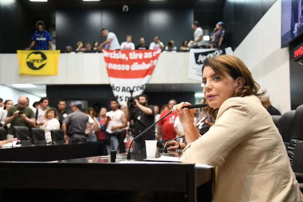Apeoesp mobiliza pressão na Alesp contra corte de recursos da educação e privatização da Sabesp
