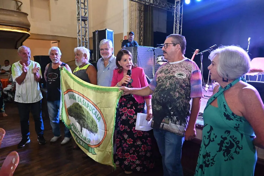 Piracicaba (SP): deputada Bebel presta homenagem à velha guarda da Banda da Sapucaia