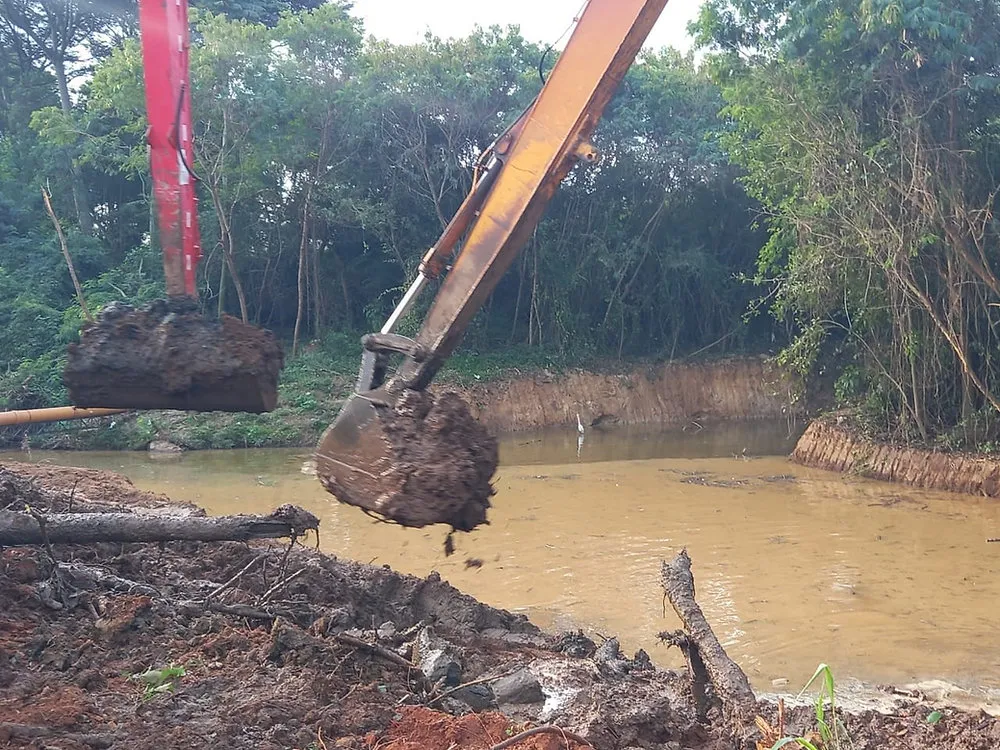 Governo atende pedido da deputada Bebel e inicia desassoreamento do ribeirão Piracicamirim