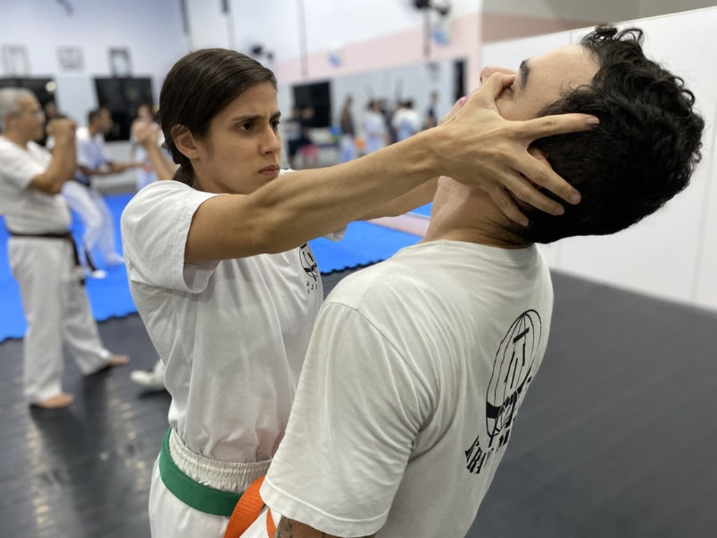 Mulheres apostam no Krav Maga como defesa pessoal em tempos de violência
