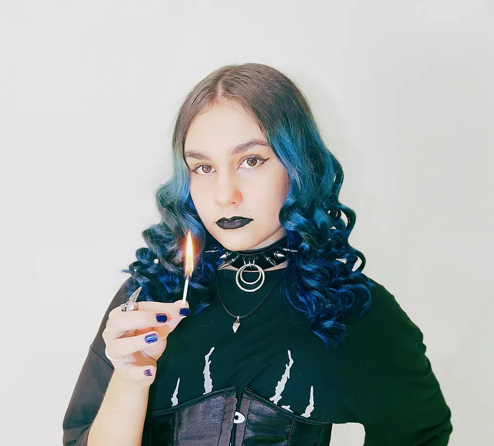 Aos 15 anos, cantora Ciça Moreira é a voz de comercial de montadora de carros de luxo 