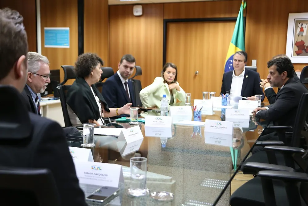 Comitiva de Piracicaba (SP) se reúne com ministro da Educação e pede universidade federal na cidade