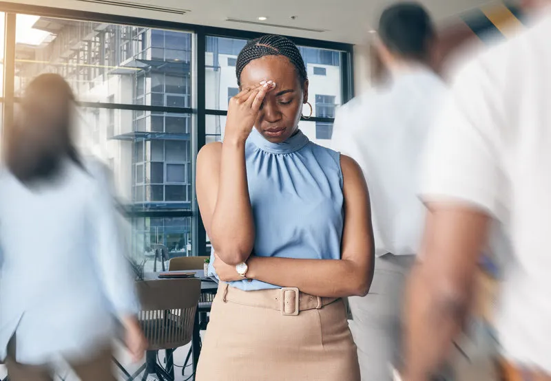 Especialista orienta como identificar os sinais de burnout e saber a hora de buscar ajuda profissional
