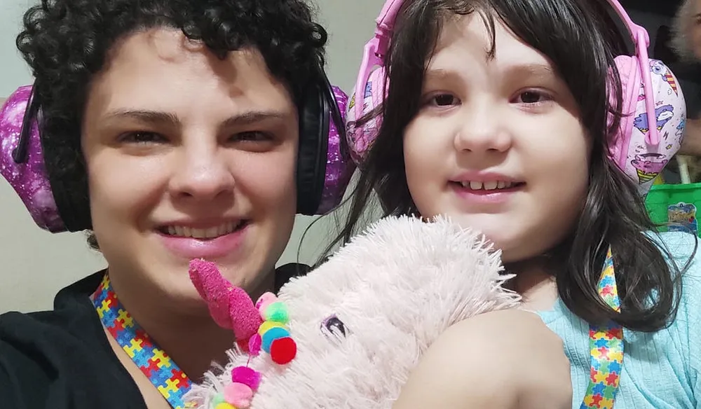 Abril Azul: diversidade de sintomas une mãe e filha em jornada especial e inspiradora