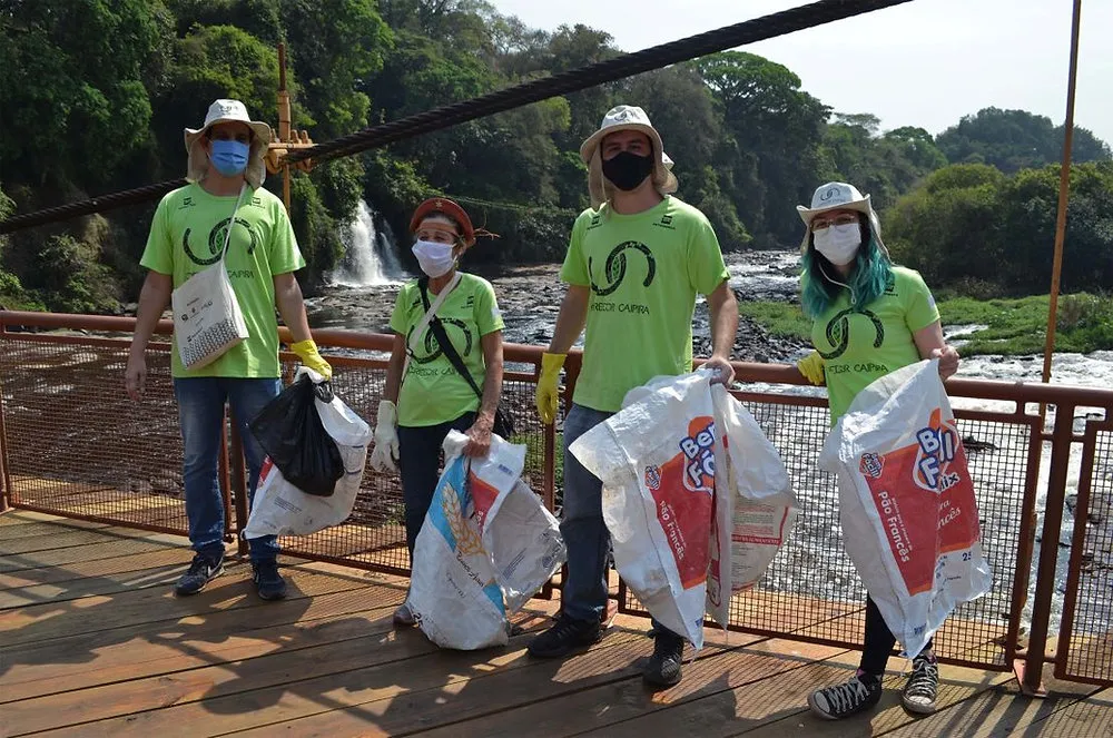 Piracicaba (SP): “Corredor Caipira” realiza coleta de lixo na Rua do Porto e no Engenho Central