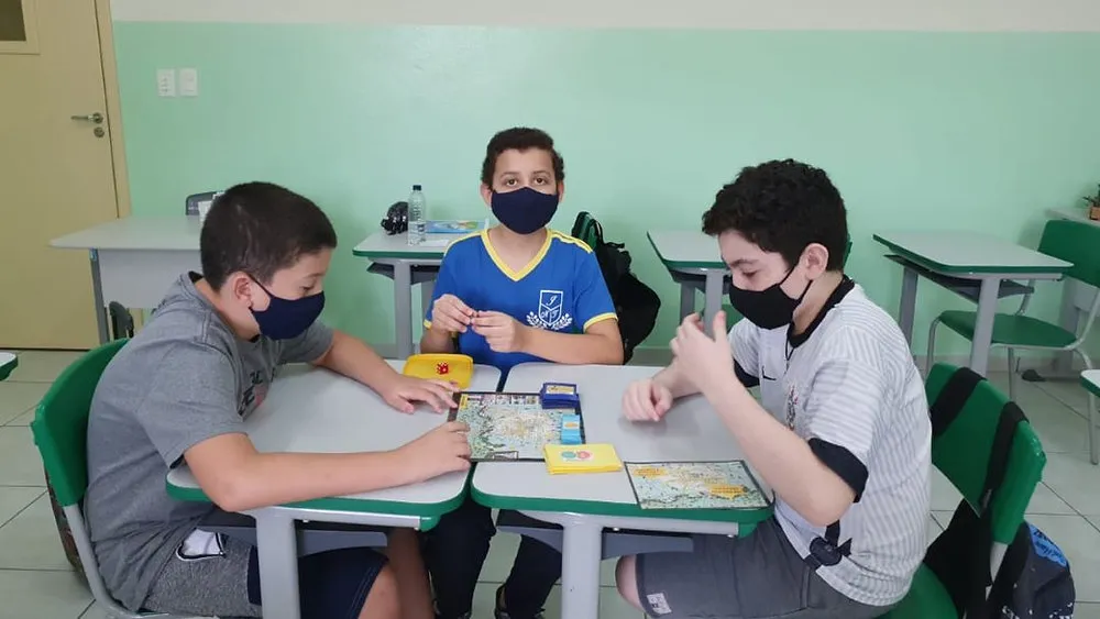 Professora da rede municipal desenvolve jogo educativo para ensinar sobre história de São Pedro (SP)