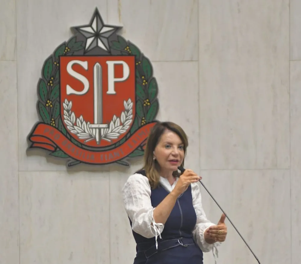 Apeoesp inicia coleta de 300 mil assinaturas para barrar corte de recursos na educação no Estado