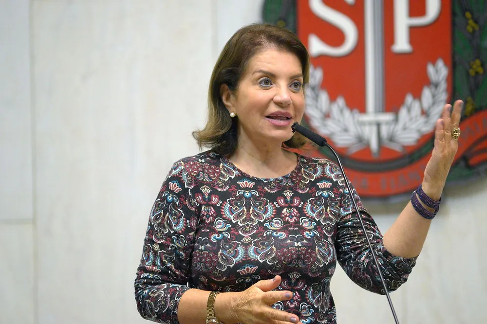Deputada Bebel quer garantir direito às mulheres de serem acompanhadas em consultas e exames 
