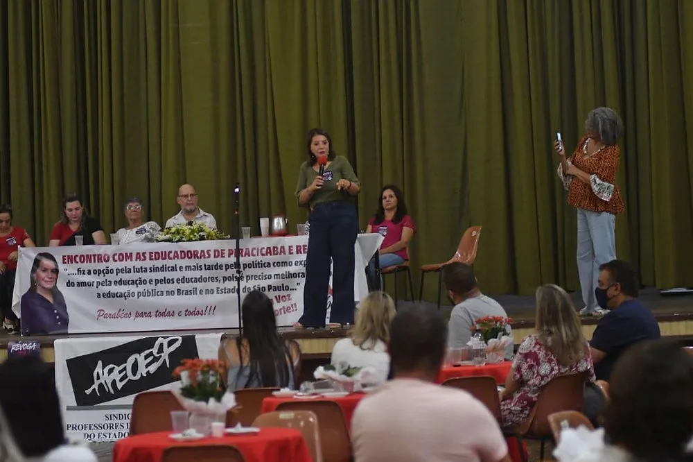 Em encontro com educadores em Piracicaba (SP), deputada Bebel reforça luta em defesa do magistério  