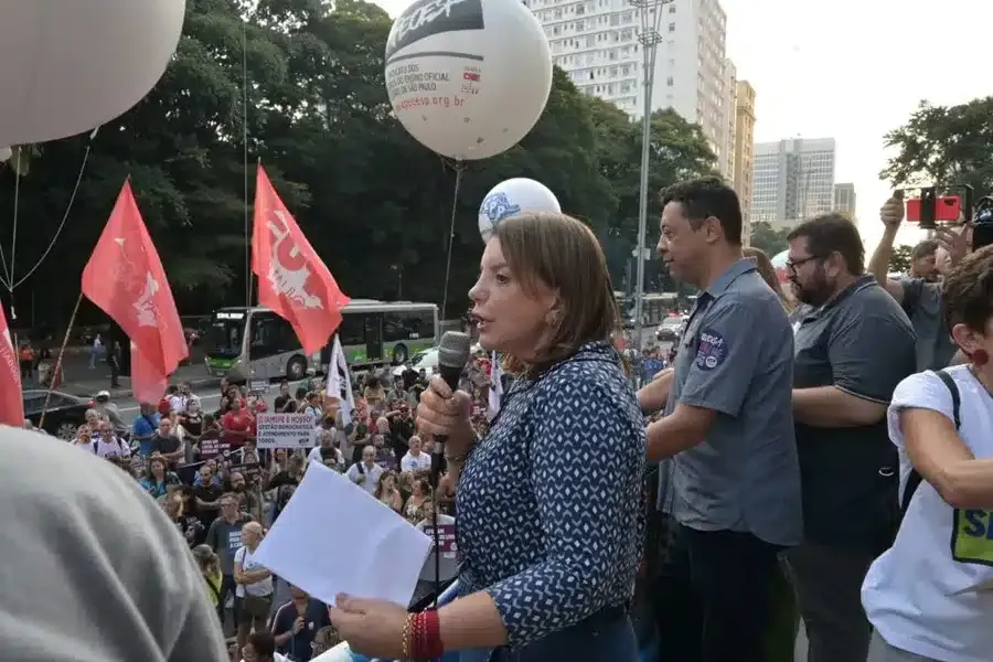 Apeoesp e entidades promovem greve contra privatizações e cortes de recursos da educação