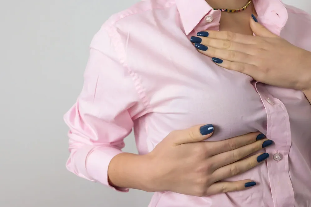Médica comenta mitos sobre terapia hormonal durante a menopausa e relação com o câncer de mama