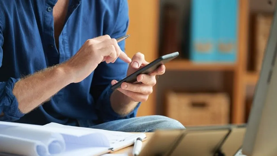 Na hora de buscar emprego, currículo pelo celular é a saída mais utilizada pelos brasileiros 