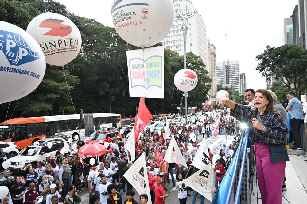 Rede estadual: greve dos professores teve adesão parcial e ato público em São Paulo