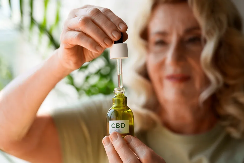 Qualidade de vida: cannabis medicinal pode auxiliar as mulheres na fase da menopausa