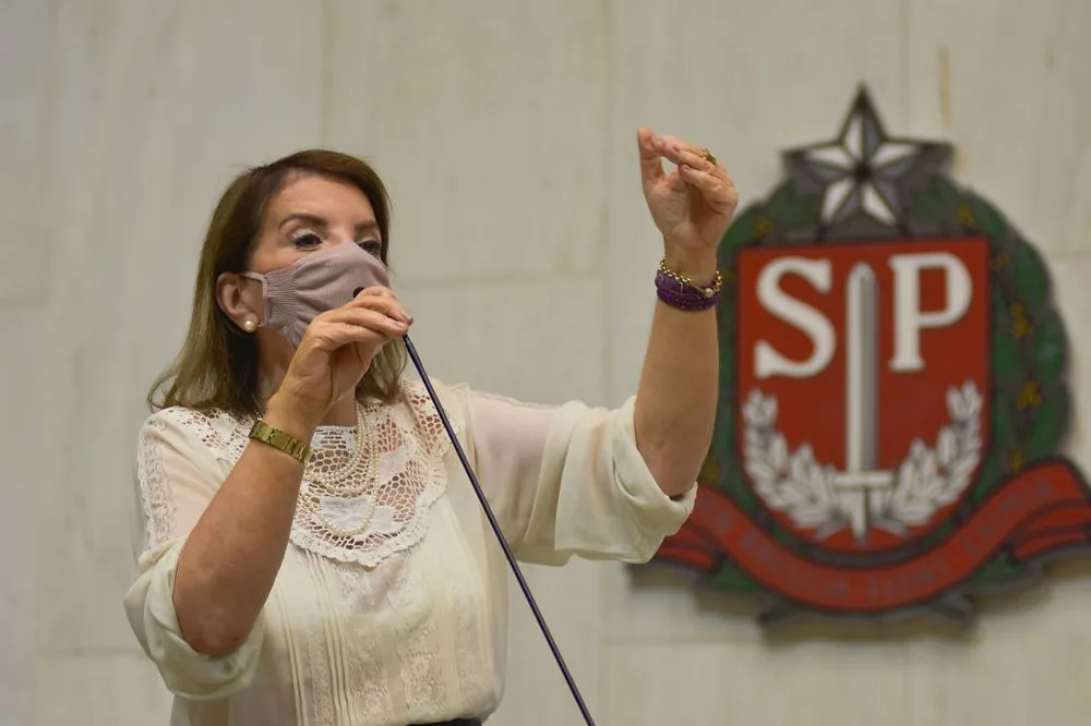 Apeoesp: levantamento mostra crescimento de casos de Covid-19 nas escolas estaduais