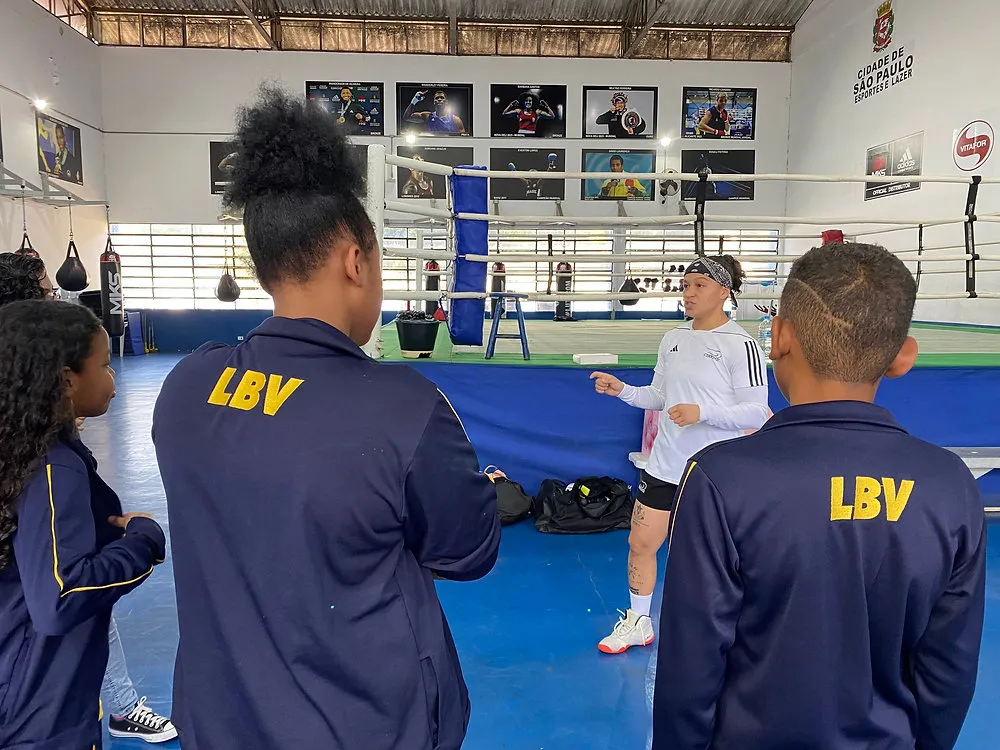 Crianças da Legião da Boa Vontade homenageiam Seleção Brasileira de Boxe