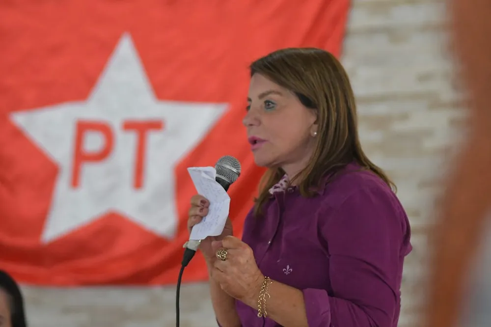 Deputada Bebel mostra aumento no número de empregos em Piracicaba (SP), com governo Lula