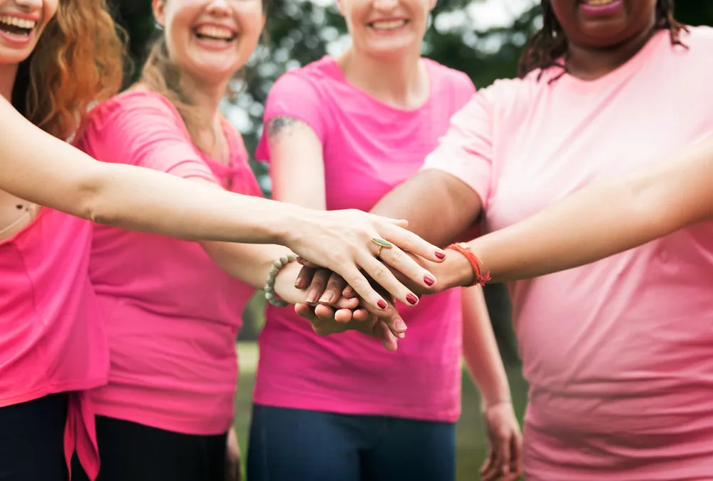 Mais de 270 mil mulheres serão diagnosticadas com câncer de mama e colo do útero até 2025