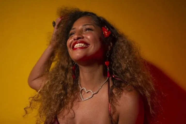 Disco de estreia: Anastácia faz samba com confissões de uma mulher complexa e libertária