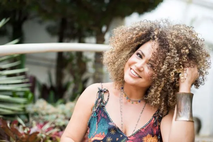 Linkado com: Aninha Barros na alegria do samba