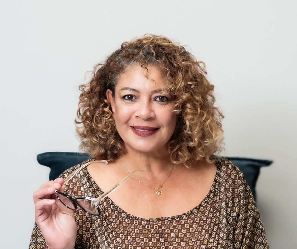 Medo de envelhecer: psicóloga explica como a sociedade fabrica a gerontofobia com a pressão estética