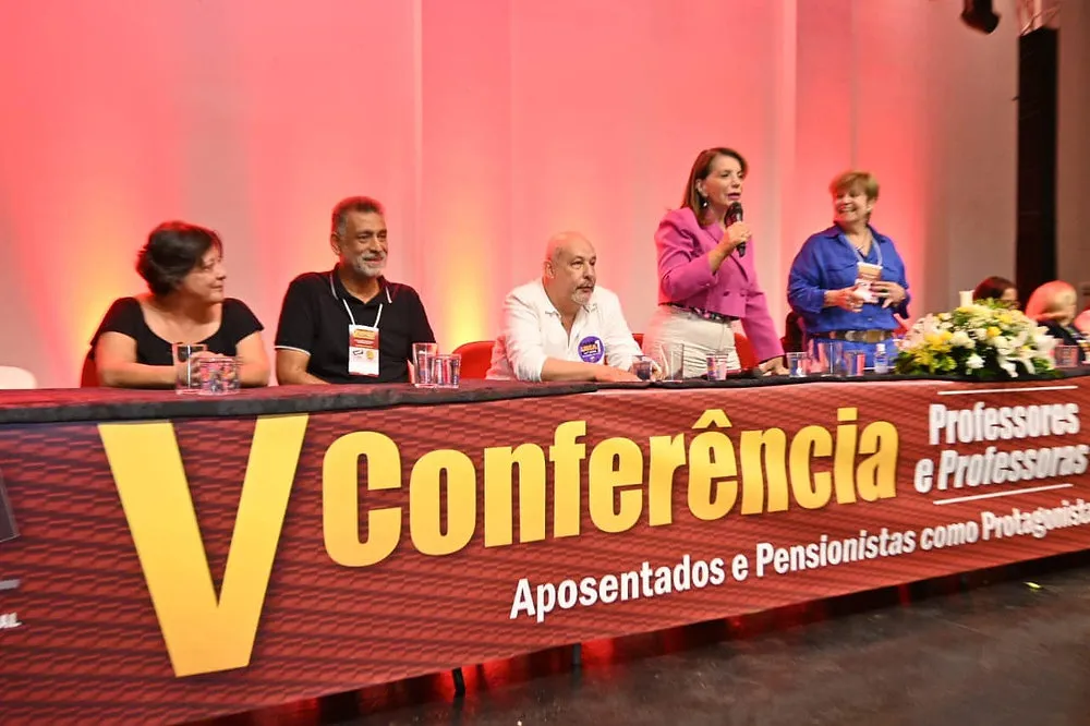 Em encontro com aposentados, deputada Bebel diz que luta é pela devolução do que foi confiscado