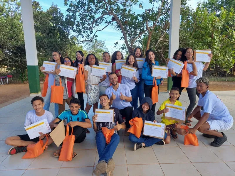 Fundação Raízen forma mais de 2 mil jovens de escolas públicas no programa Ativa Juventude
