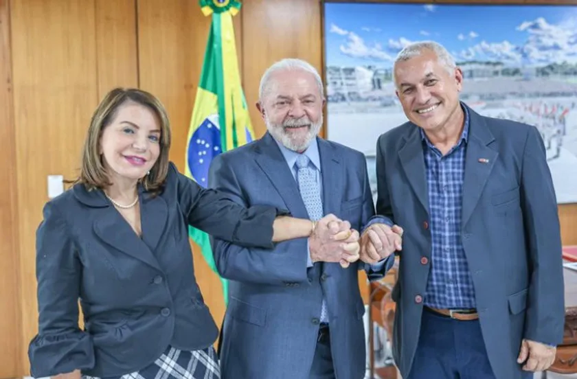 Deputada Bebel comemora projeto do presidente Lula que altera o ensino médio no País