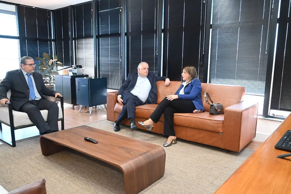 Bebel discute com ministro Márcio França ações para transformar aeroporto de Piracicaba em regional