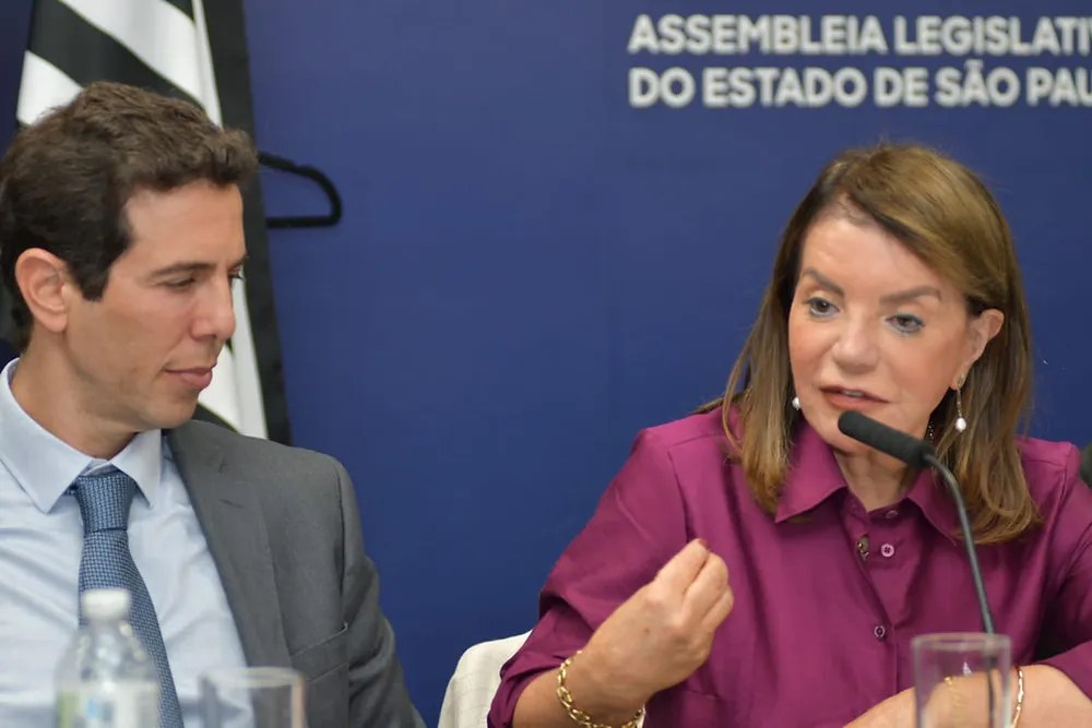 Governo do Estado prorroga condições para pagamento do ALE, ao ser cobrado pela deputada Bebel 