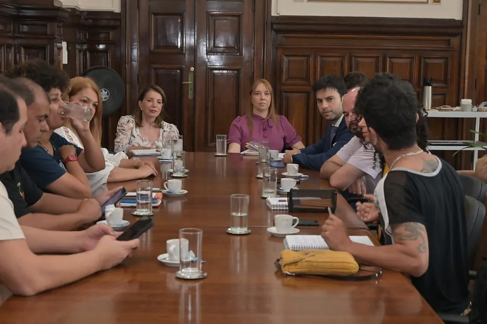 Deputada Bebel solicita revisão dos editais da Lei Paulo Gustavo à secretária estadual da Cultura