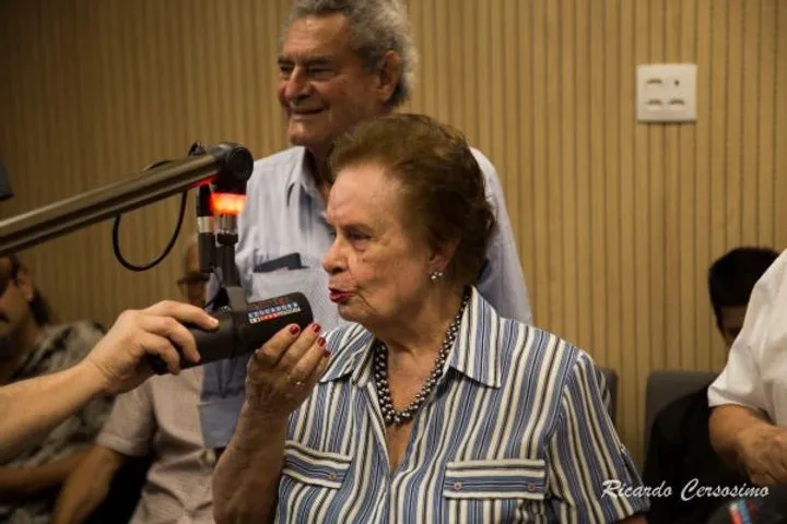 Linkado com: professora Anna Maria nas ondas da Rádio Educadora