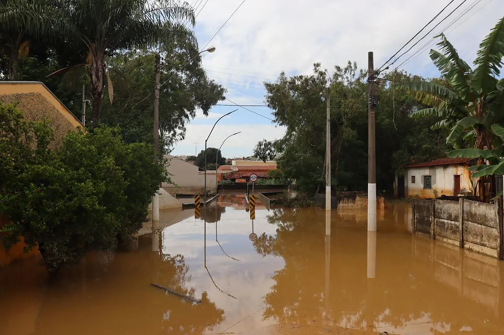 Capivari (SP) sofre com as enchentes e prefeitura recebe doações para famílias desabrigadas