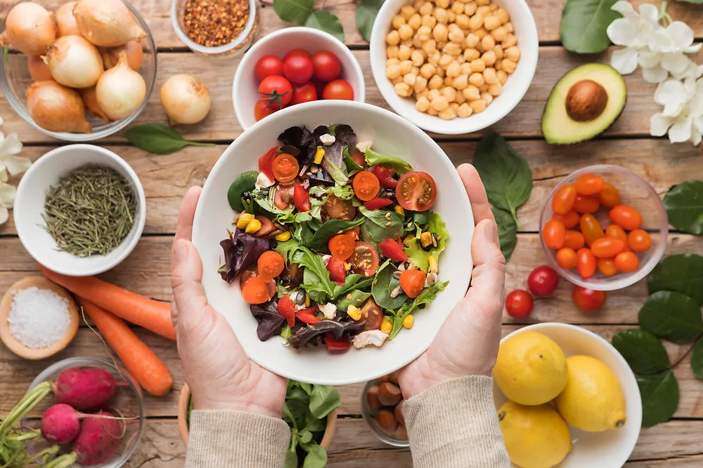 Dieta vegana ajuda na diminuição das ondas de calor da menopausa, segundo pesquisa
