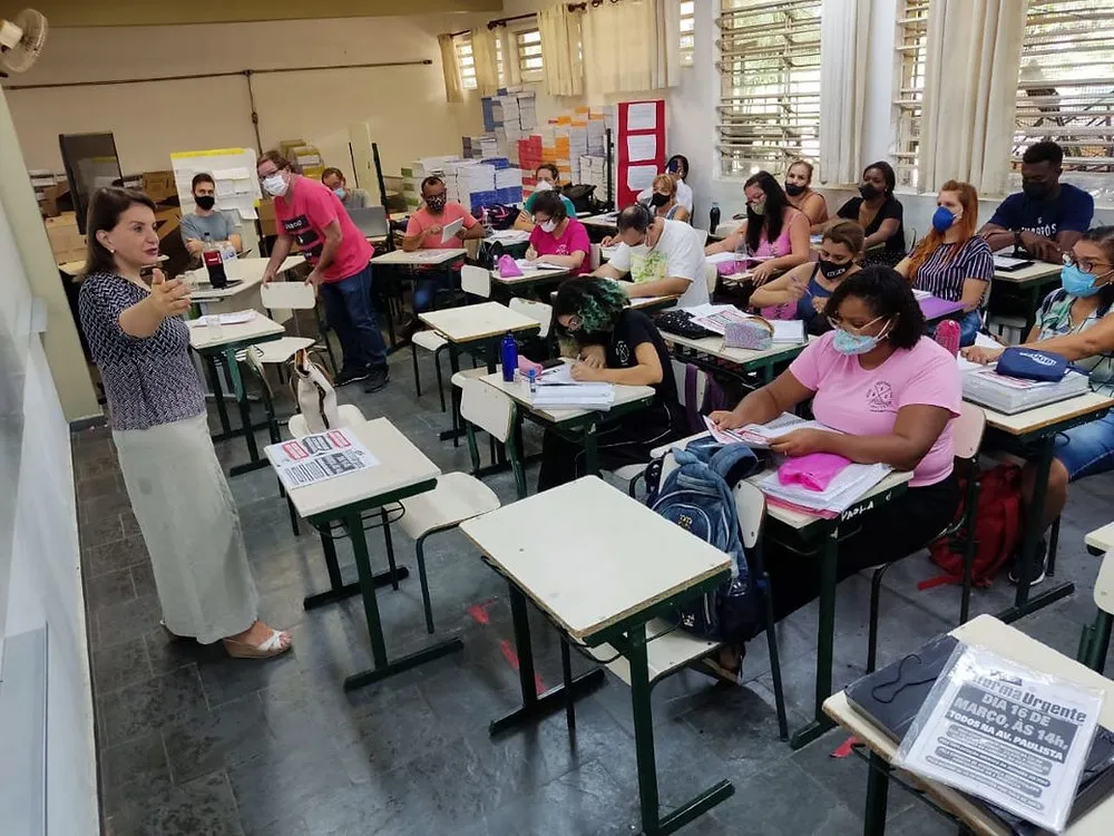 Magistério: Bebel orienta professores a não aderirem à nova carreira e a denunciarem pressão
