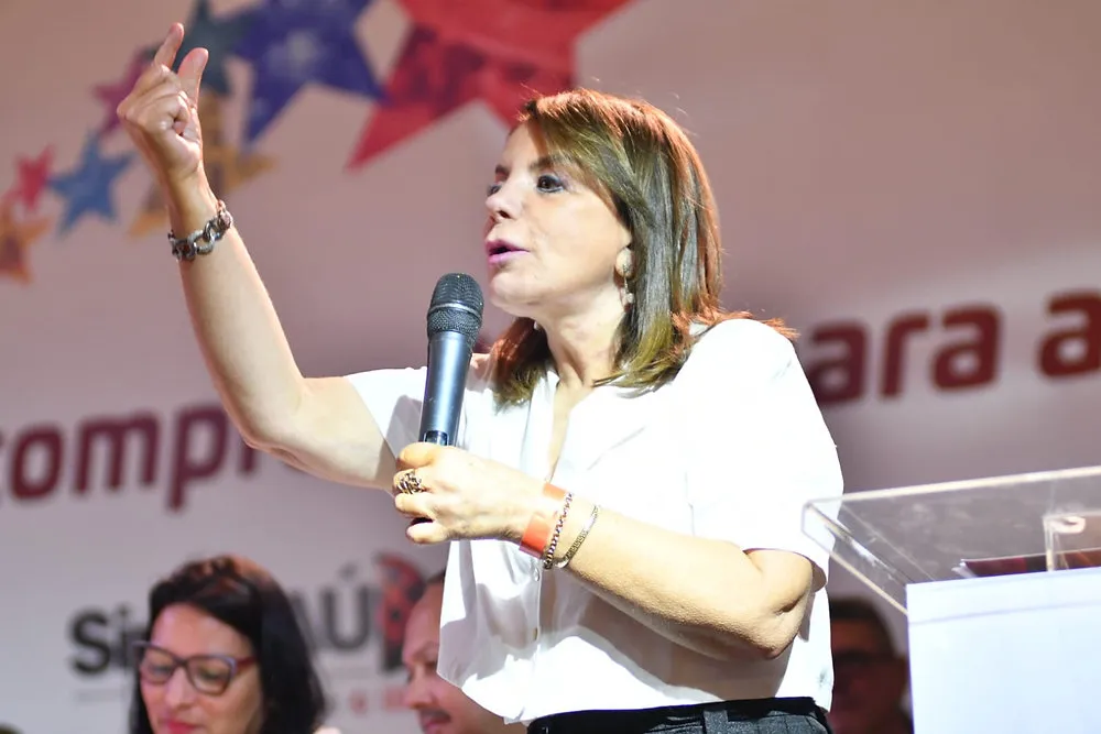 'Rombo nas contas da Caixa mostra que irregularidades de Bolsonaro não tem fim', diz Bebel 