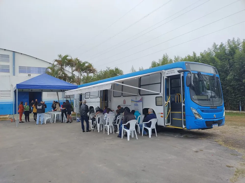 Ônibus do projeto Cidadania Itinerante oferece serviços gratuitos em Rio Claro (SP) e Vinhedo (SP)
