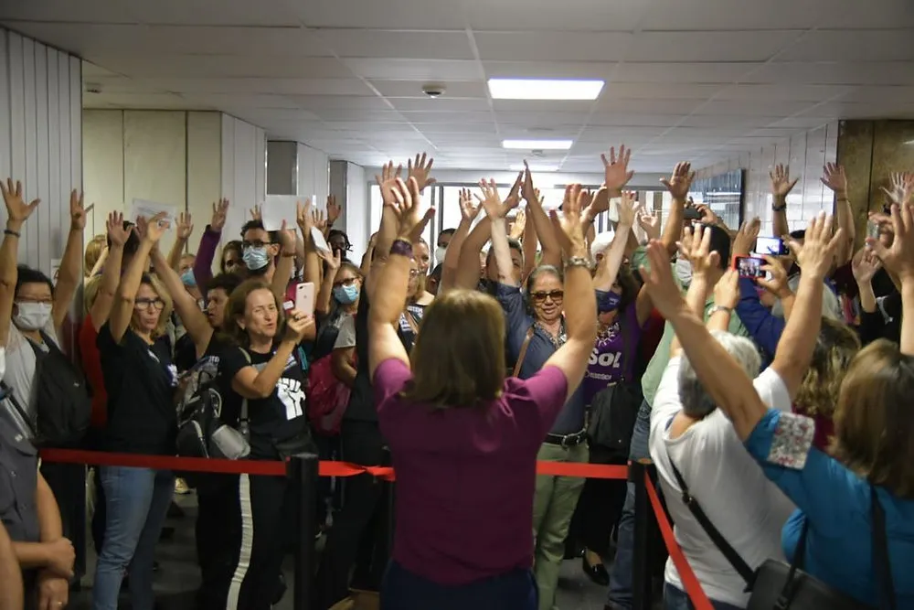 Professores aprovam calendário de luta contra“nova carreira” e por reajuste de 33,24%