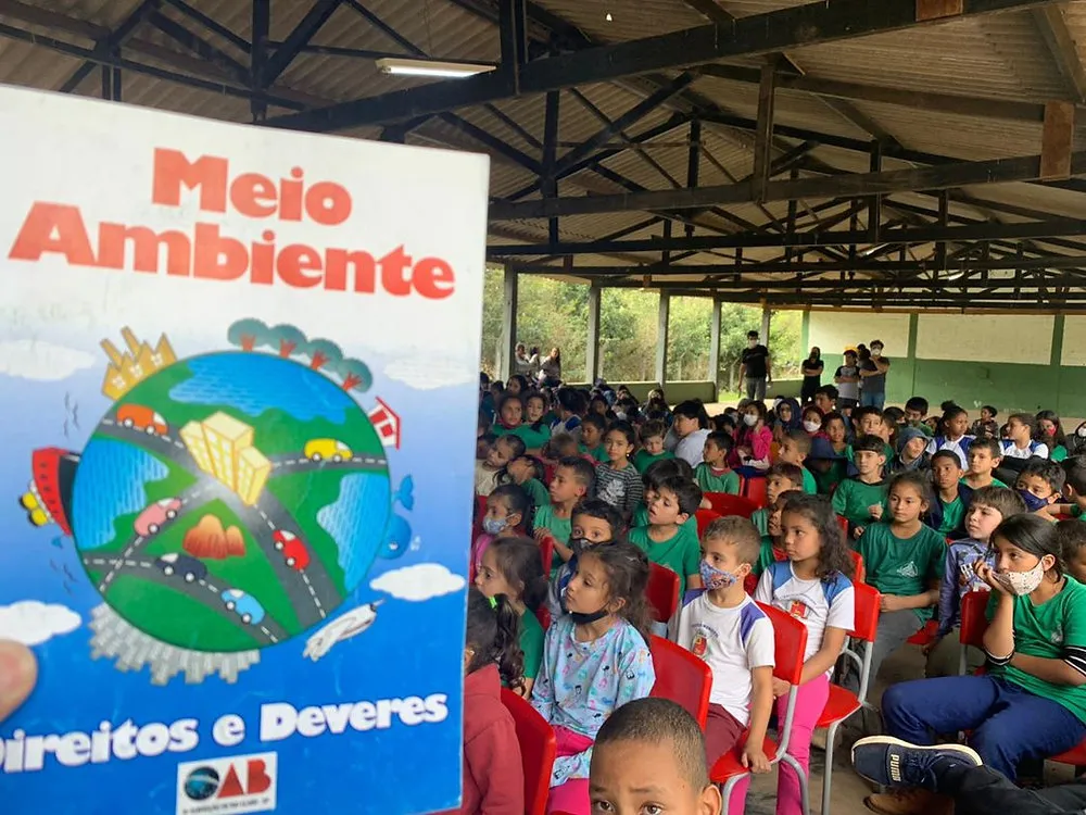 Rio Claro (SP): alunos da Escola Agrícola recebemcartilha sobre meio ambiente