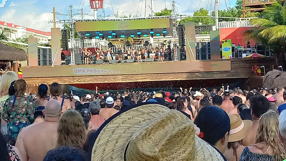 Thermas de São Pedro atrai mais de 7 mil pessoas ao show do É o Tchan e Sheila Mello na 5ª edição do Na Onda Festival