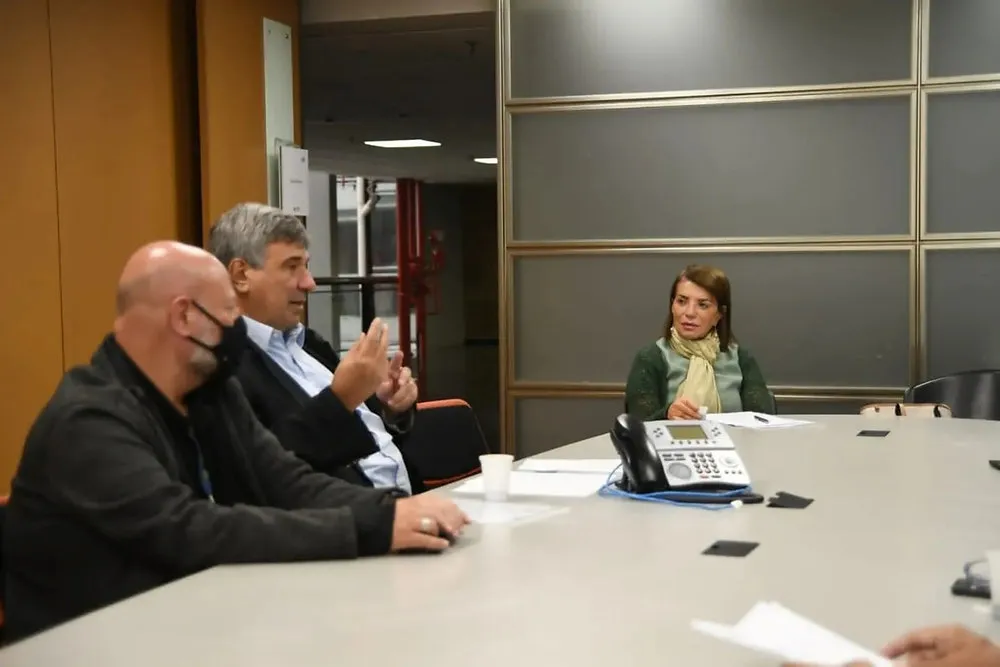 Deputada Bebel discute com superintendente do Iamspe credenciamento de novos hospitais