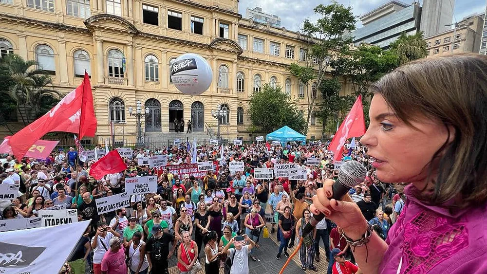 Mobilização dos professores força Governo a abrir mesa de negociação com a Apeoesp 
