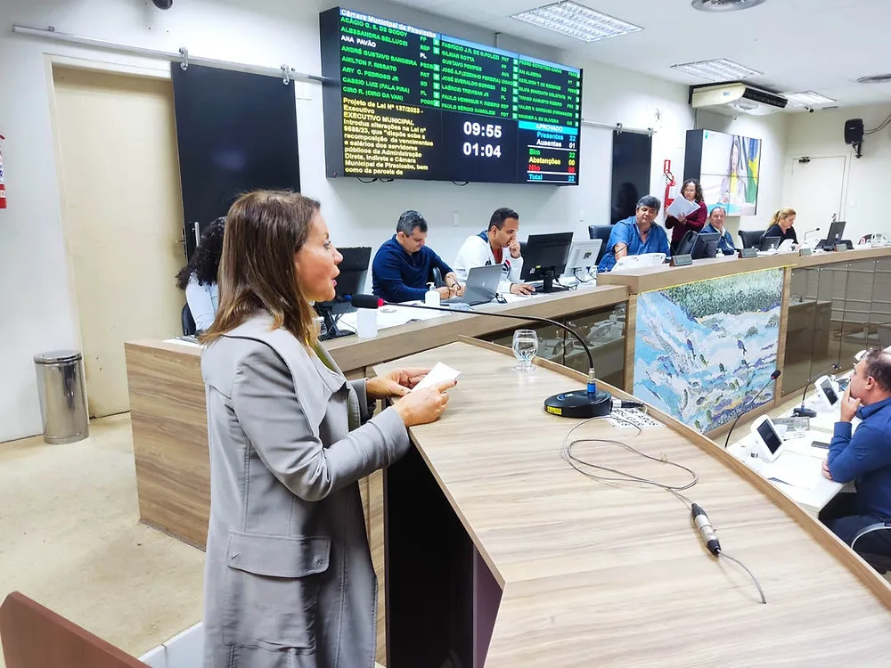 Piracicaba: na Câmara de Vereadores, deputada Bebel cobra valorização dos servidores municipais