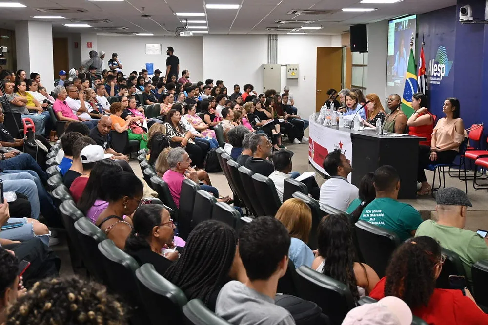 Deputada Bebel: governo precisa respeitar e garantir direitos dos estudantes com deficiência